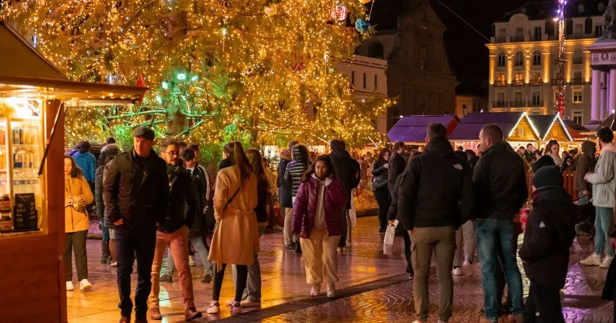 Marché de Noël à Clermont-Ferrand — Marché de Noël de Clermont-Ferrand – Place de Jaude