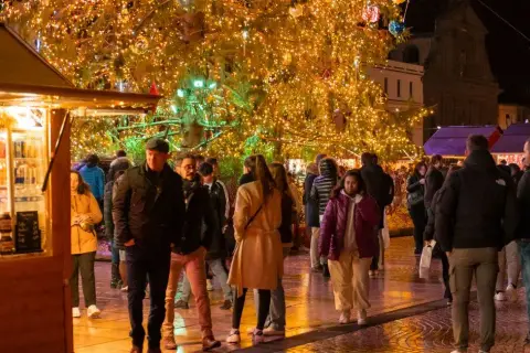 Marché de Noël à Clermont-Ferrand — Marché de Noël de Clermont-Ferrand – Place de Jaude