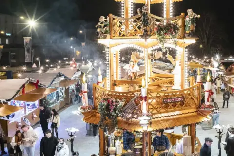 Marché de Noël à Tours — Marché de Noël place du Marché (Brocabrac)