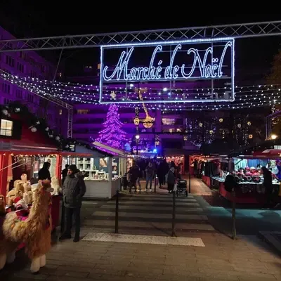 Marché de Noël à Rueil-Malmaison — Marché de Noël – Parvis de l’Hôtel de Ville / place du 11-Novembre