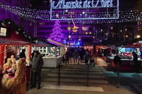 Marché de Noël à Rueil-Malmaison — Marché de Noël – Parvis de l’Hôtel de Ville / place du 11-Novembre