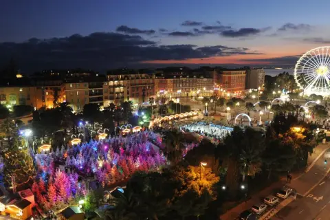 Marché de Noël à Cannes — Village de Noël et patinoire de Cannes