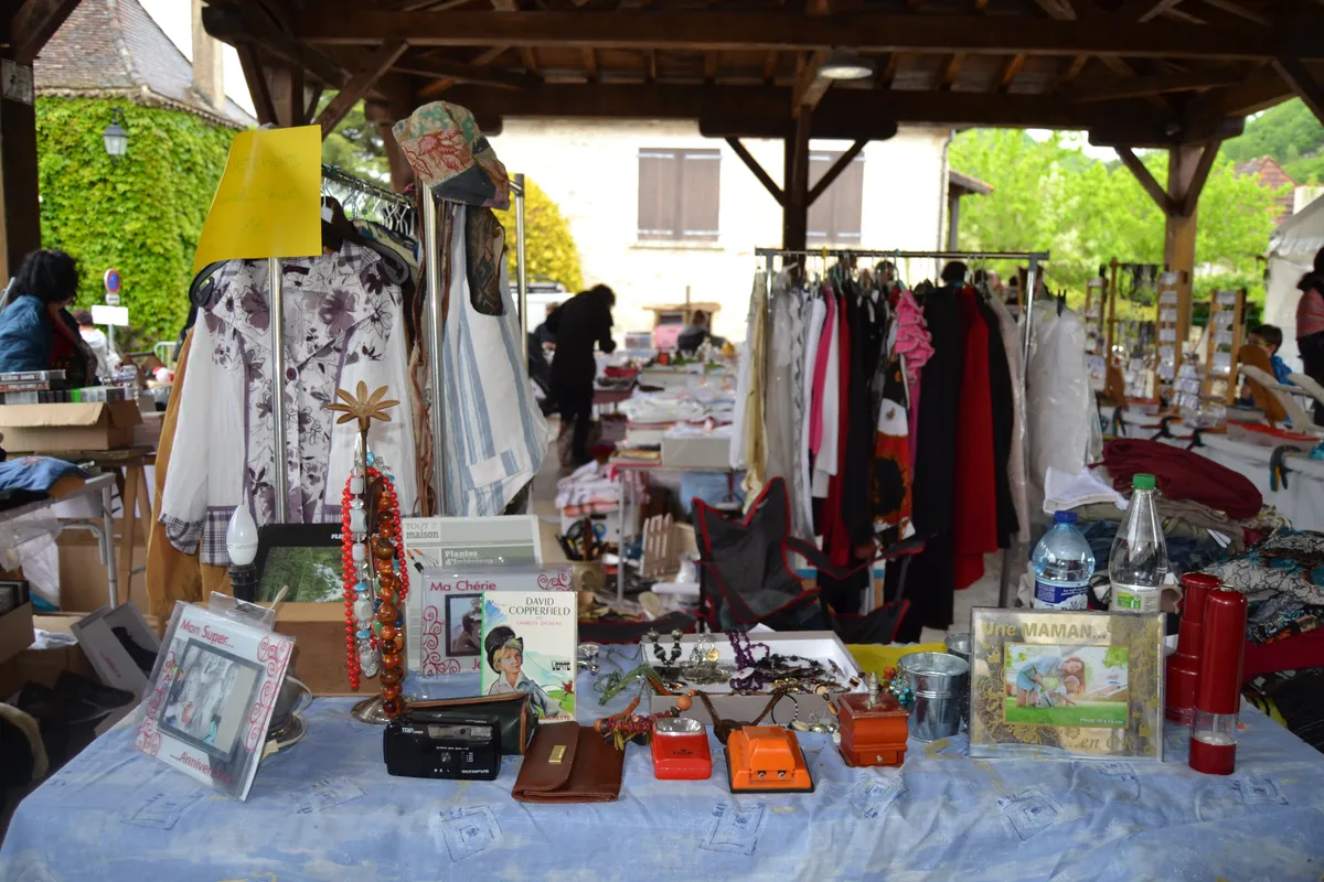 Marché de Noël à Puy-l'Évêque — Brocante de Noël