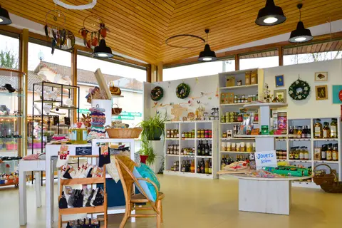Marché de Noël à Châlus — Boutiques artisanales "Aux P'tites Emplettes" - Féerie de Noël
