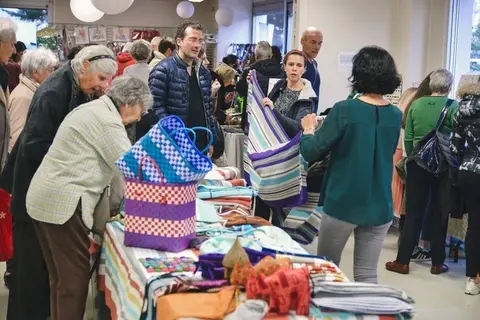 Marché de Noël à Meudon — Marché de Noël Couleurs solidaires