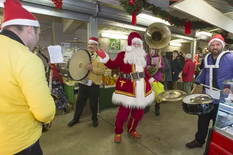 Marché de Noël à Meudon — Le Père Noël au Marché de Bellevue