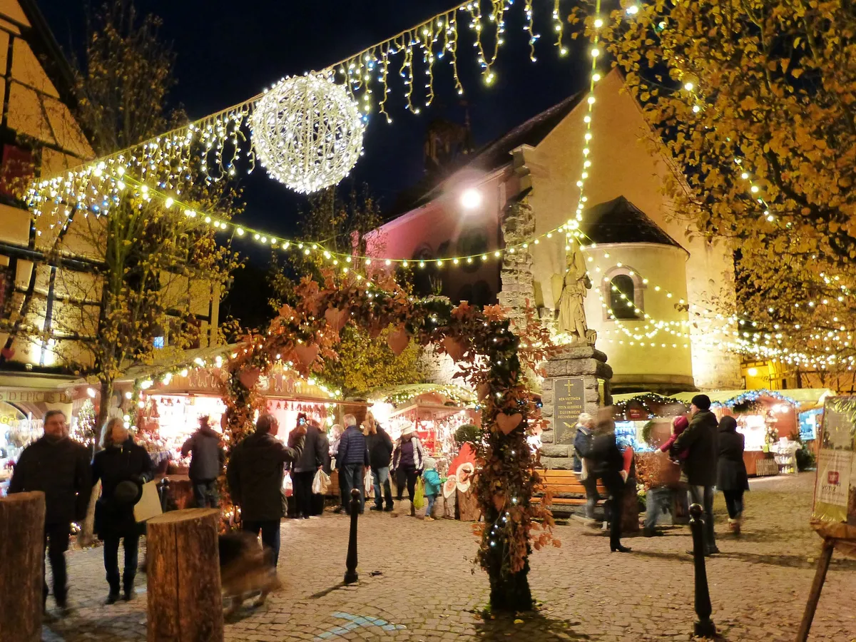 Marché de Noël à Eguisheim — Marché de Noël authentique