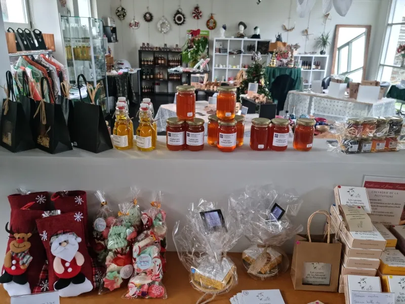 Marché de Noël à Oradour-sur-Vayres — Noël à la Boutique des Créateurs