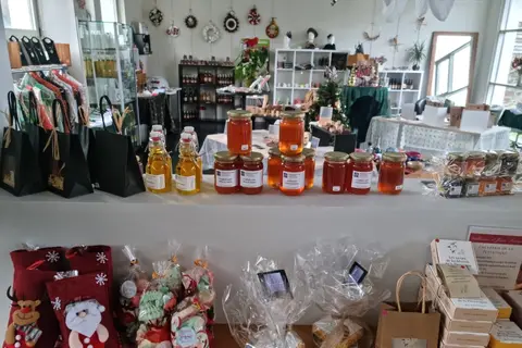 Marché de Noël à Oradour-sur-Vayres — Noël à la Boutique des Créateurs